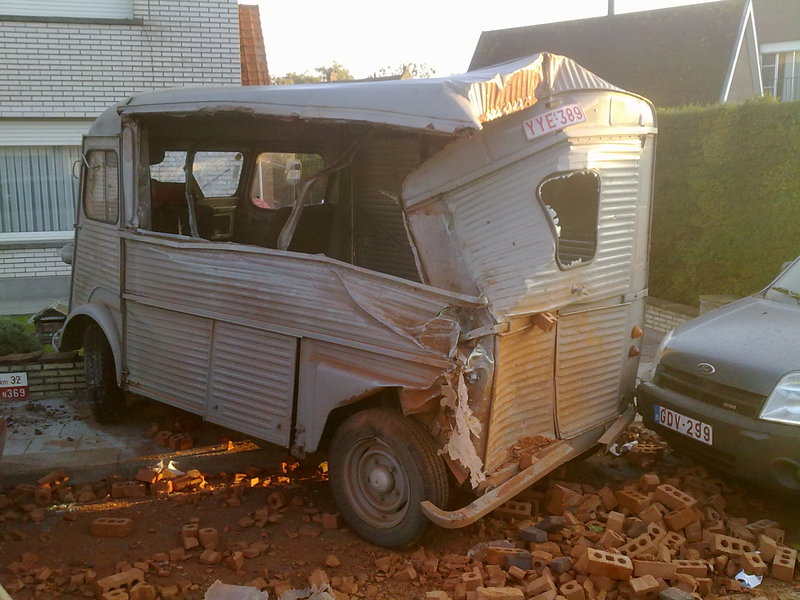 1981: diesel, ex brandweerwagen, goeie kabine, werd aangereden <br />langs achter, chassis ok, 4 recente banden, was ,normaal gekeurd