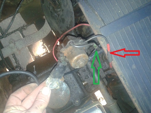 Wat is dit? de rode is aangesloten en de groene niet. op de plus aan de accu