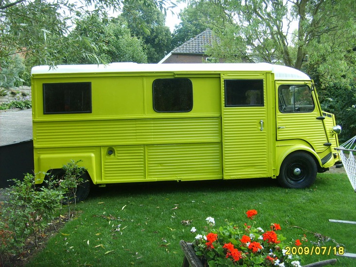 Bus met de oude vierkante ramen