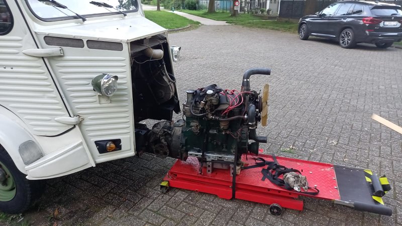 motorblok eruit.jpeg