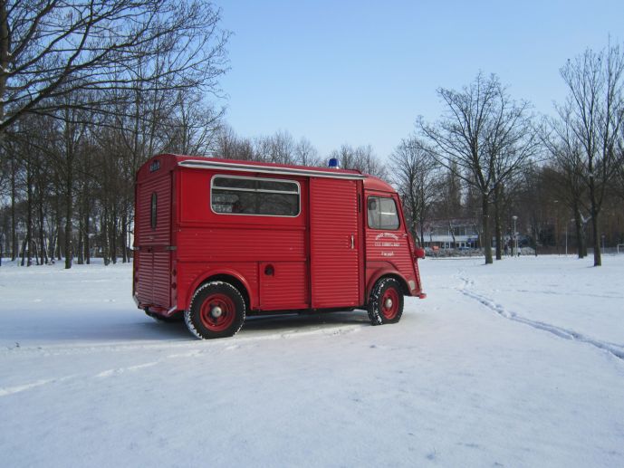 bus_in_sneeuw2.jpg